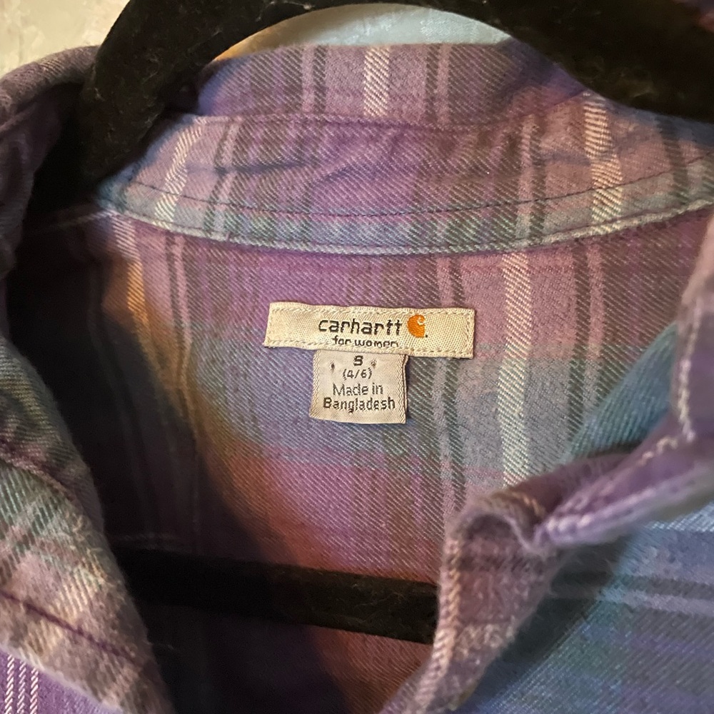Carhartt women’s thick flannel - Picture 2 of 2
